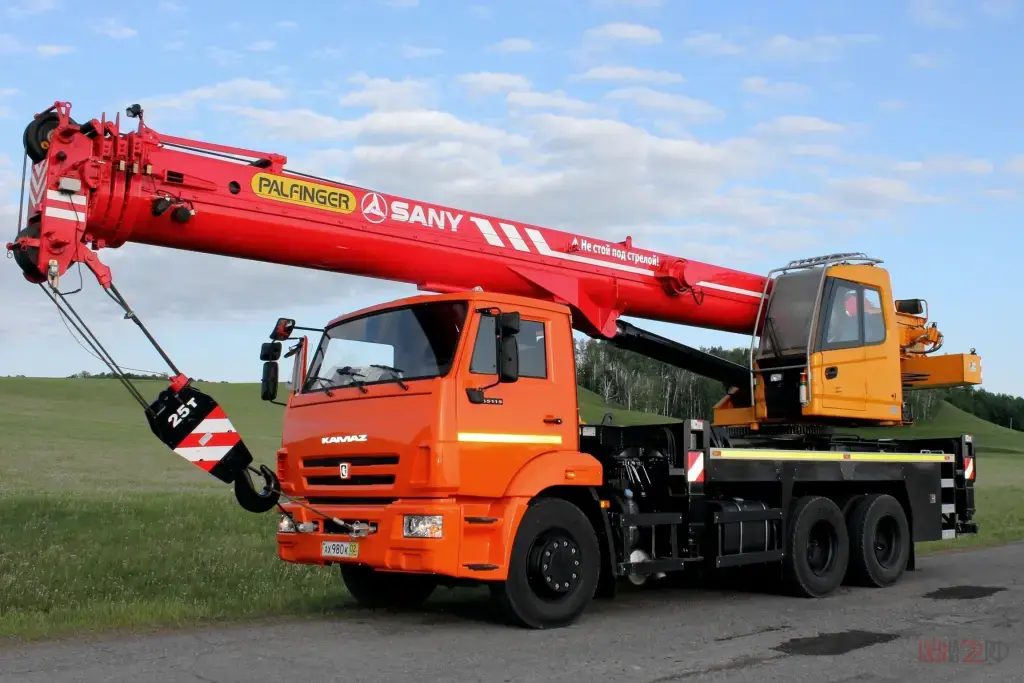 Услуги спецтехники в Барнауле.