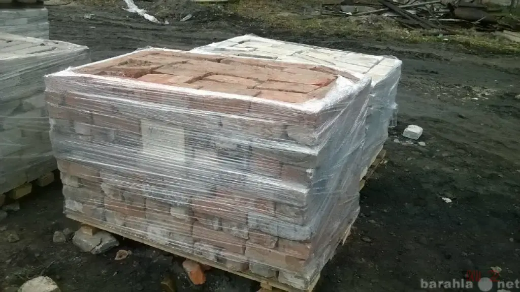 Продаю кирпич красный б/у в хорошем состоянии.