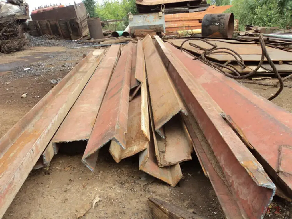 Продаю деловой металл б/у в хорошем состоянии.