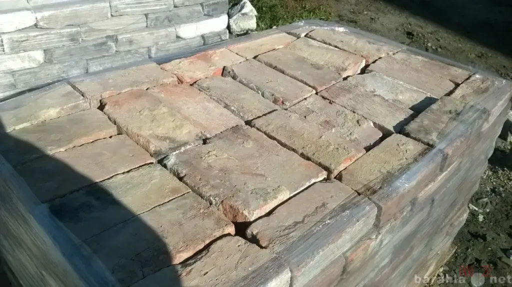 Продаю кирпич красный б/у в хорошем состоянии.