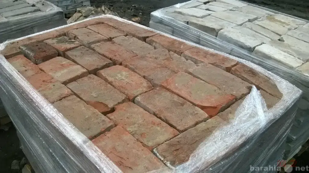 Продаю кирпич красный б/у в хорошем состоянии.