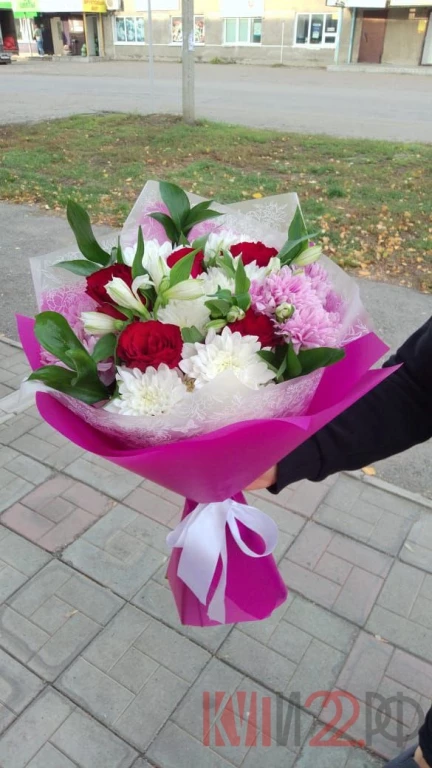 Особенное цветочное поздравление, попадающее точно в цель