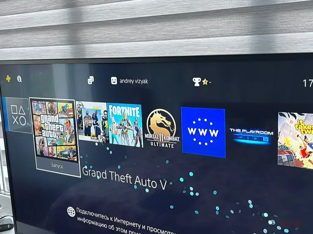 Продам приставку Sony Playstation 4