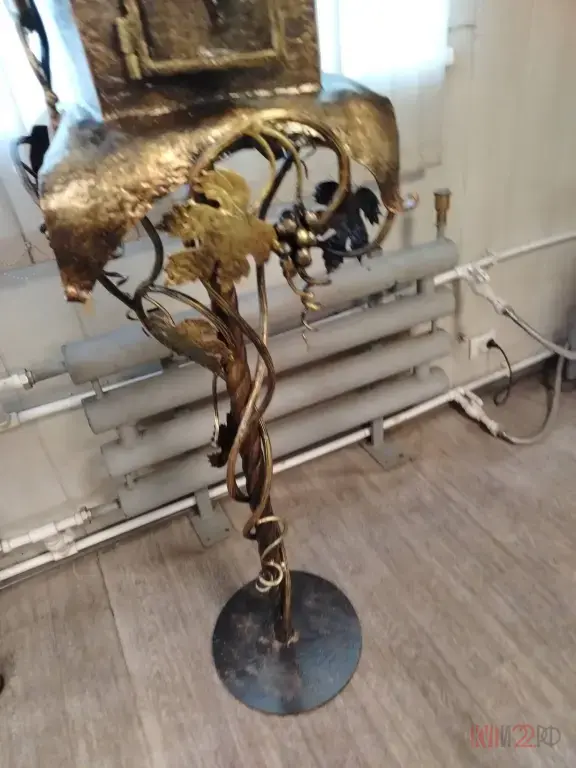 кованый почтовый ящик .патина. 140 см.