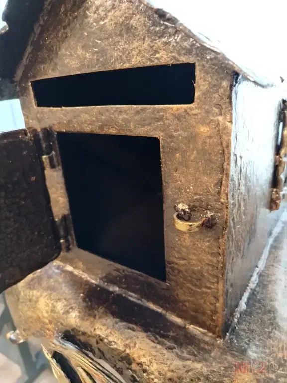 кованый почтовый ящик .патина. 140 см.